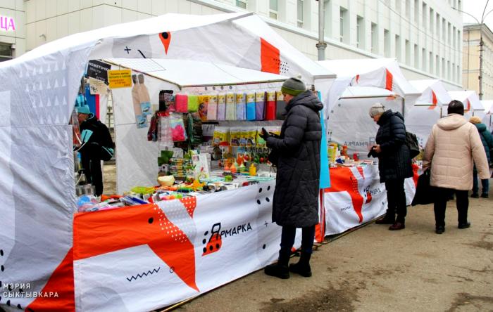 Праздничная торговля. Сыктывкарцы на площади. Ярмарка сыктывкар. Московская ярмарка сыктывкар. Ярмарка выходного дня сыктывкар 2022.